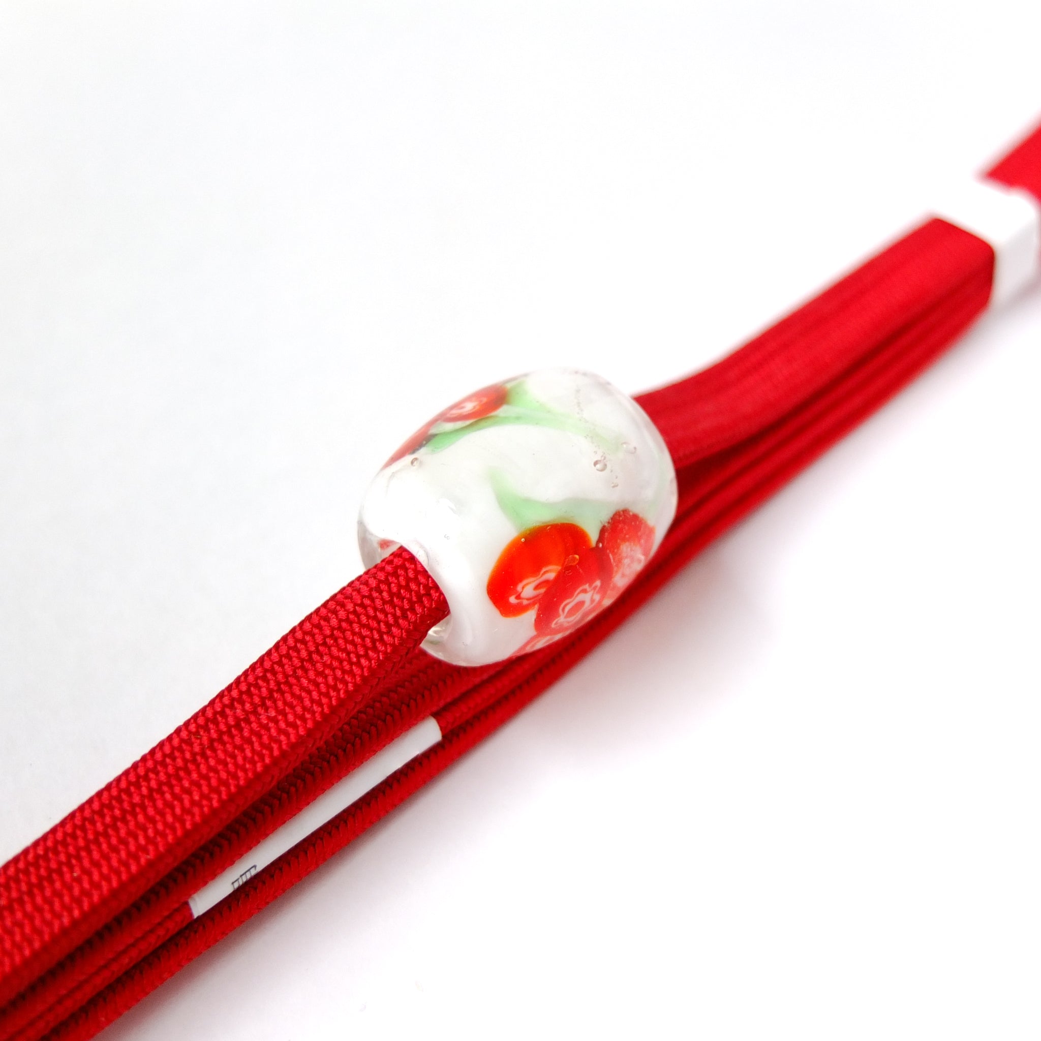 小物で遊ぶ大人のおしゃれ｜トンボ玉帯留・三分紐セット（赤） – とみひろ